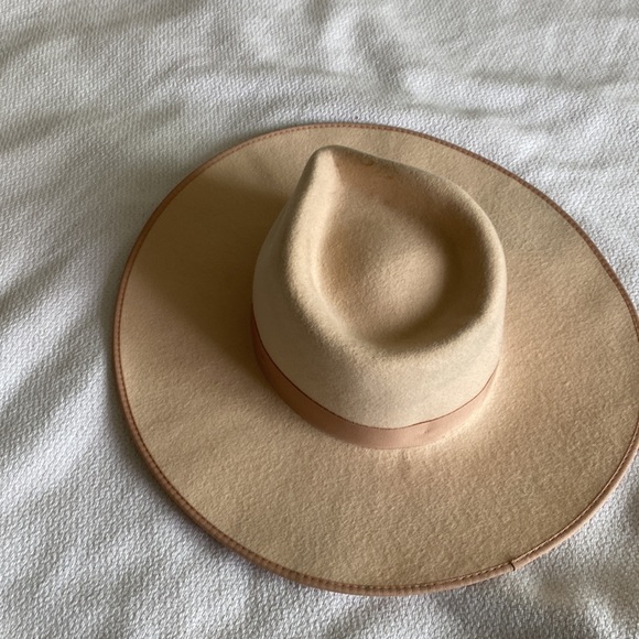 Lack of color hat - Picture 3 of 5